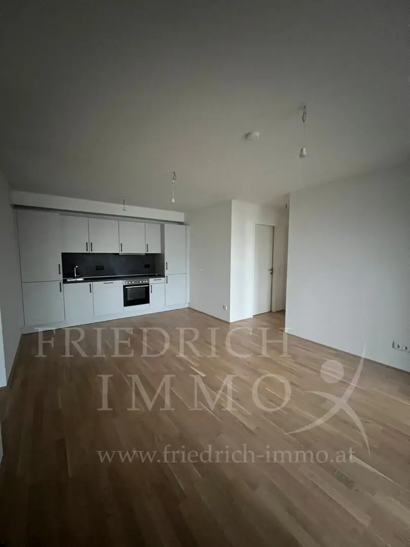 Neubau Top 3 Zimmer Wohnung mit Loggia!