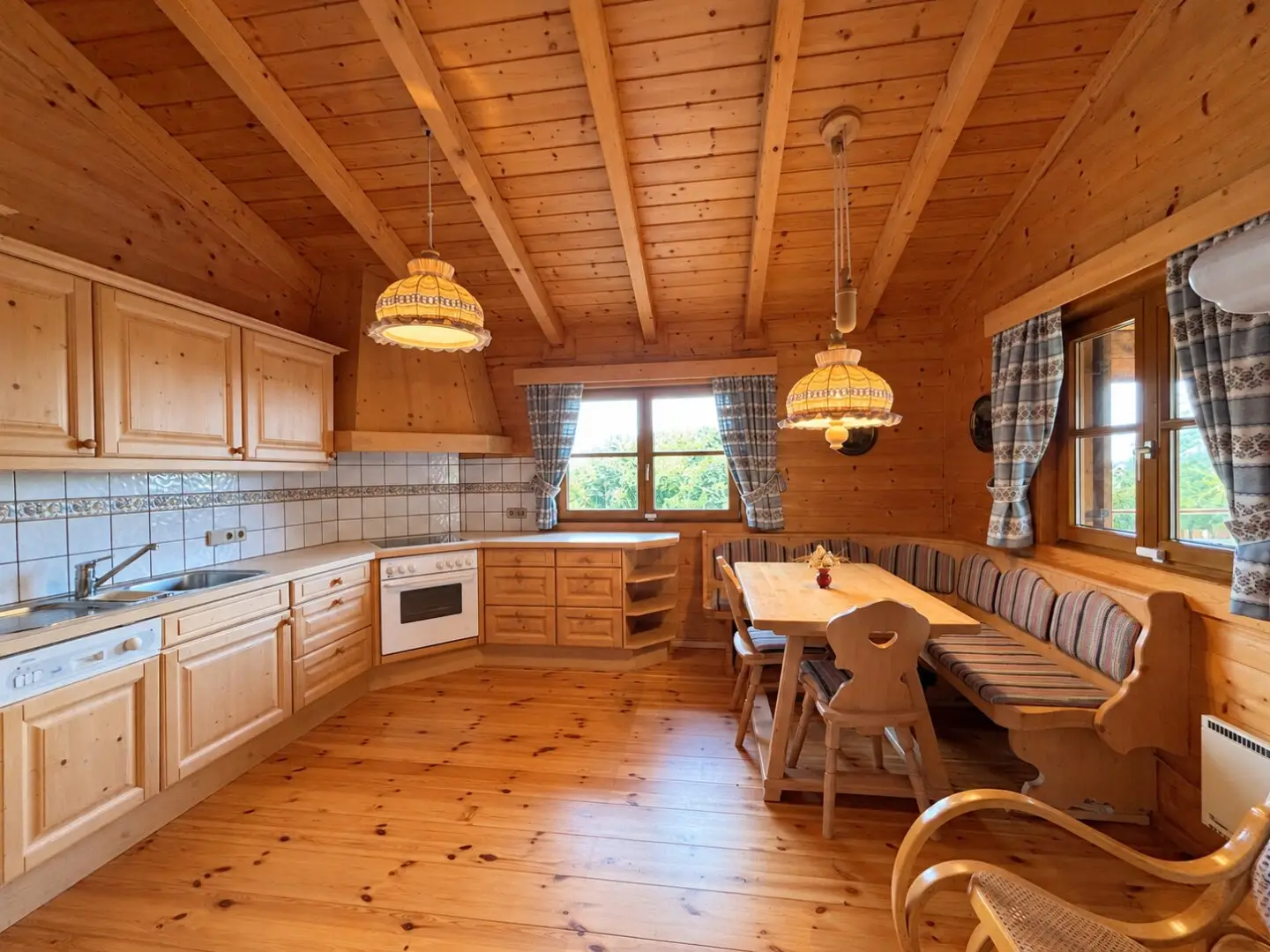 MADE IN AUSTRIA | Ferienhaus mit Echtholz-Ausstattung und Kachelofen | Natur und echtes Alpenflair | Tennisplatz ums Eck | zahlreiche Wanderwege