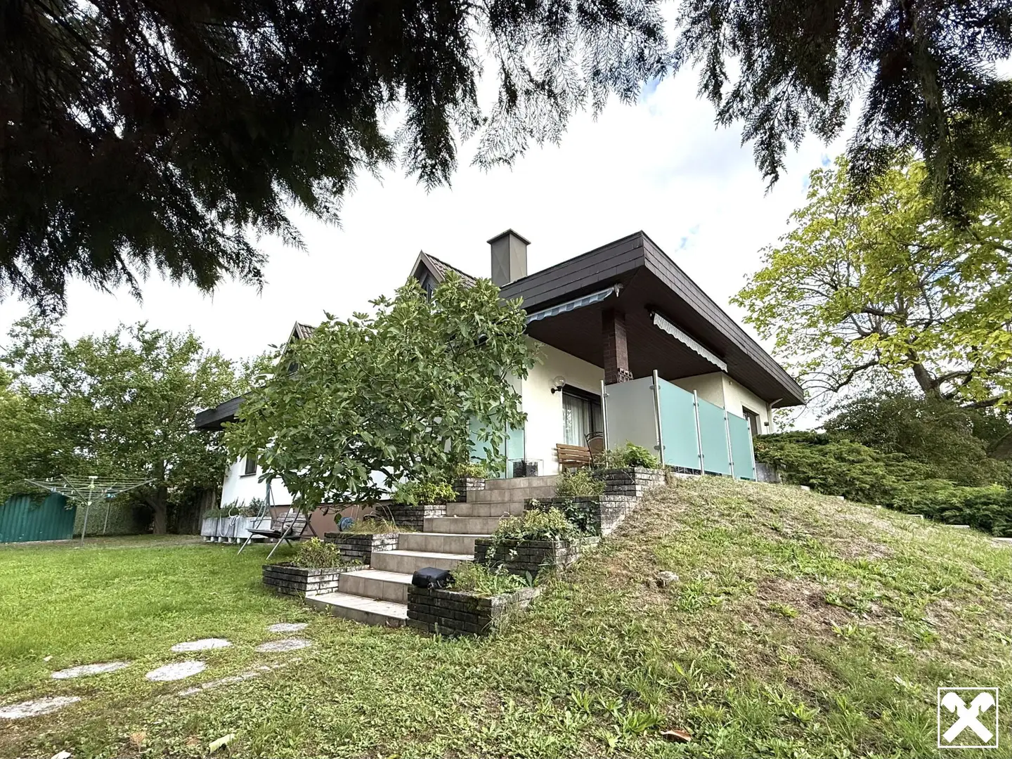 Quiet setting with pool and large garden Family apartment