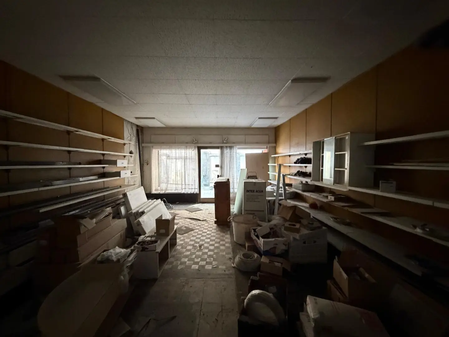 Sanierungsbedürftige Altbauwohnung mit historischem Charakter und Potenzial