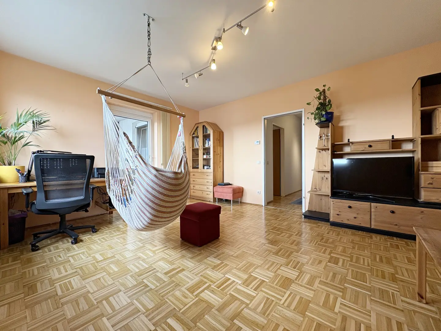 Helle Wohnung mit Loggia und Tiefgaragenstellplatz in Vogelweide