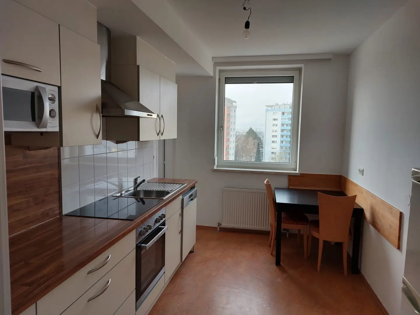 Modern Wohnung on top floor with loggia and university within walking distance