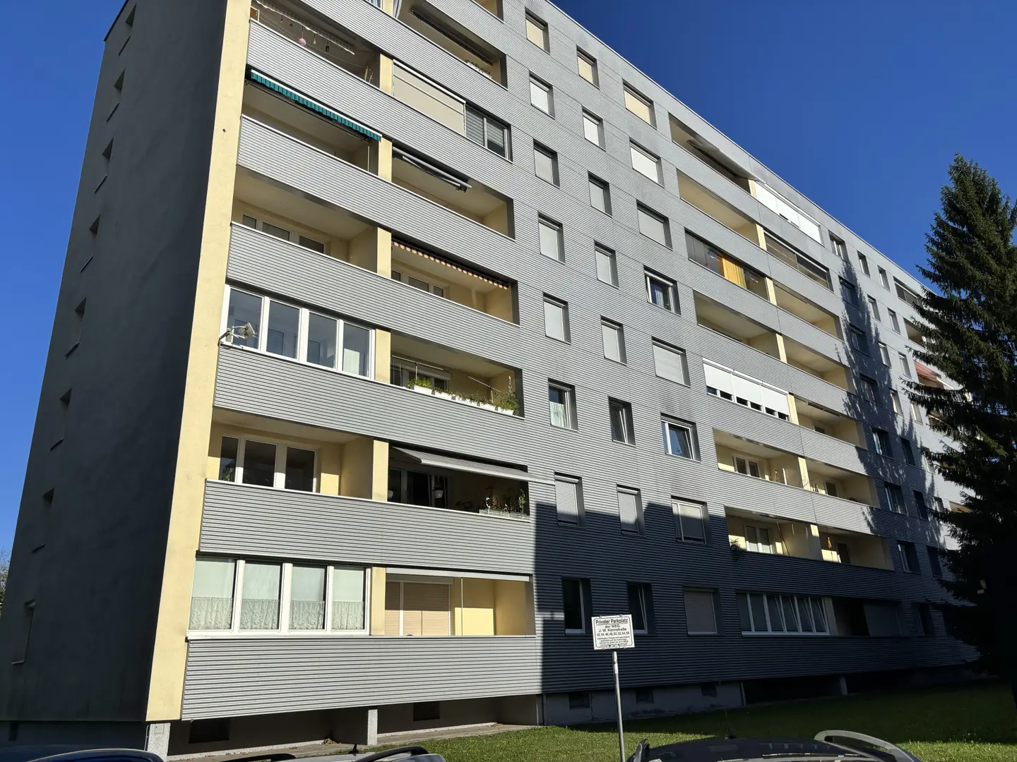 Modern Wohnung on top floor with loggia and university within walking distance