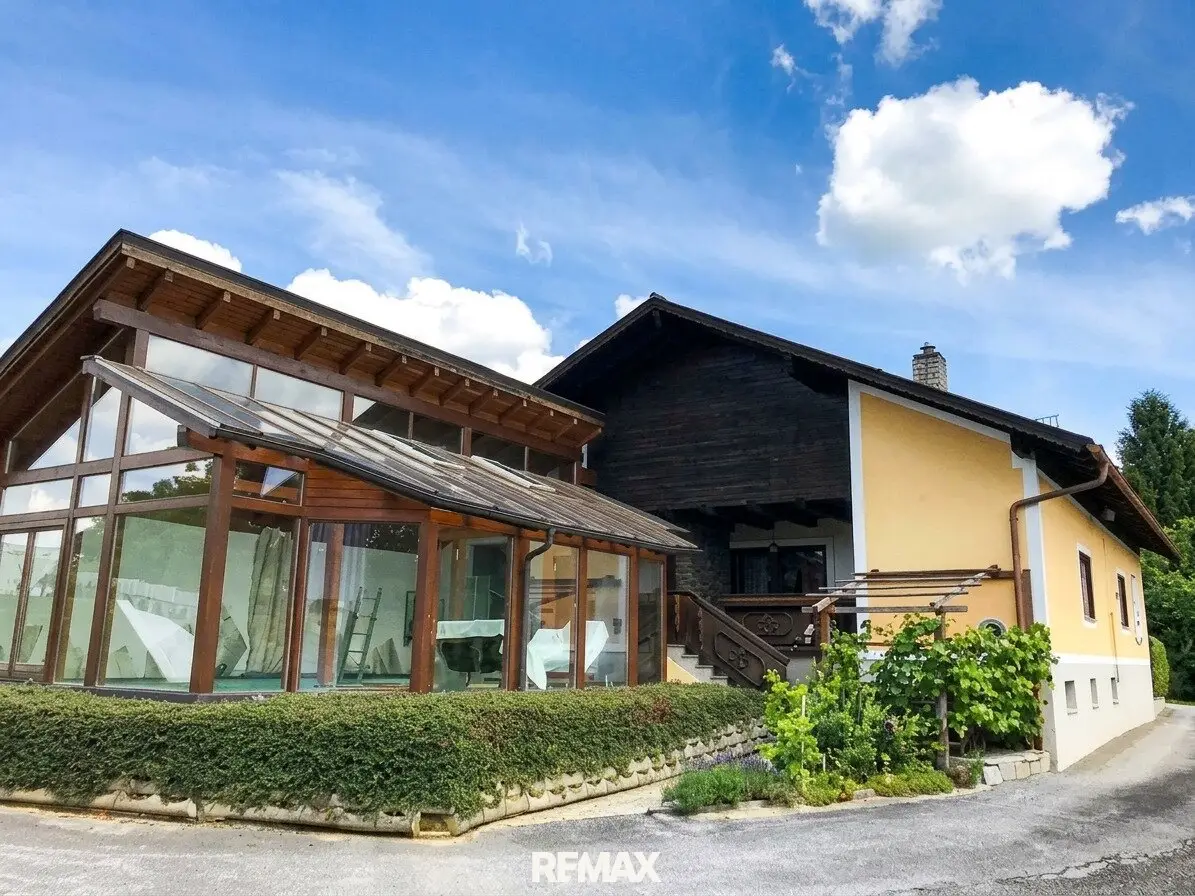 Touristisches Immobilienensemble mit Hallenbad – zwei Häuser, zahlreiche Möglichkeiten - wurde bereits touristisch genutzt!
