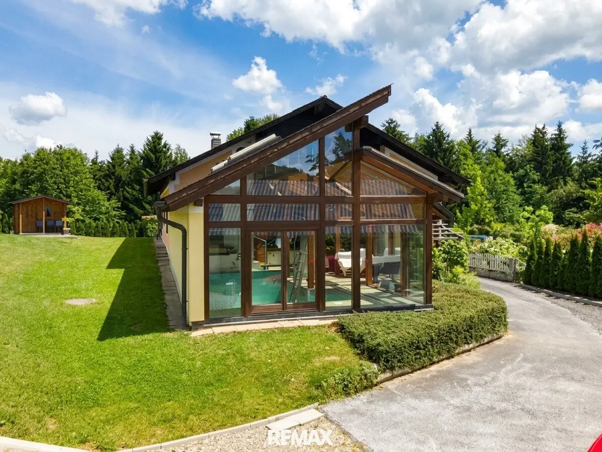 Touristisches Immobilienensemble mit Hallenbad – zwei Häuser, zahlreiche Möglichkeiten - wurde bereits touristisch genutzt!