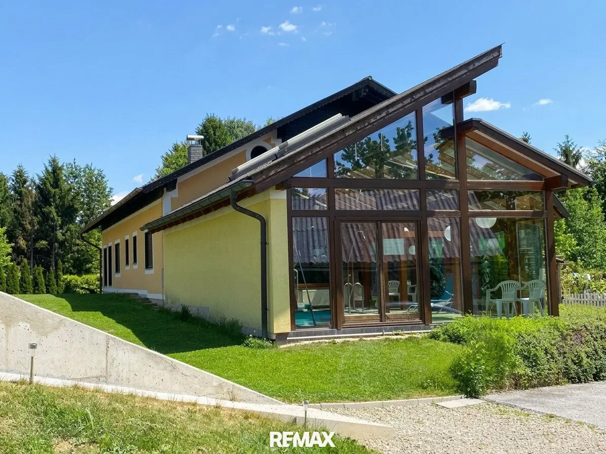 Charmantes EFH mit Hallenbad im Vulkanland - Ferienhaus - z.b. Airbnb in Ottendorf, 6 Zimmer, Garage, Terrasse – Ihr Traum in der Steiermark!