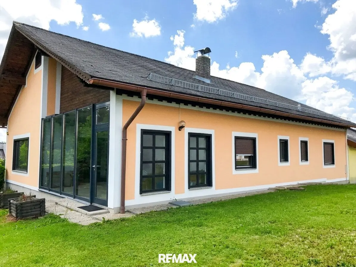 Charmantes  EFH mit Hallenbad im Vulkanland - Ferienhaus - z.b. Airbnb in Ottendorf, 6 Zimmer, Garage, Terrasse – Ihr Traum in der Steiermark!