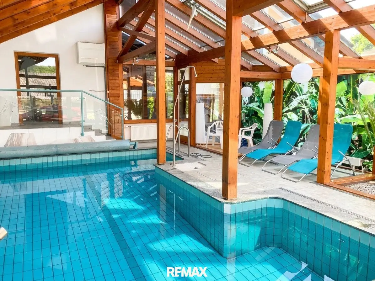Charmantes  EFH mit Hallenbad im Vulkanland - Ferienhaus - z.b. Airbnb in Ottendorf, 6 Zimmer, Garage, Terrasse – Ihr Traum in der Steiermark!