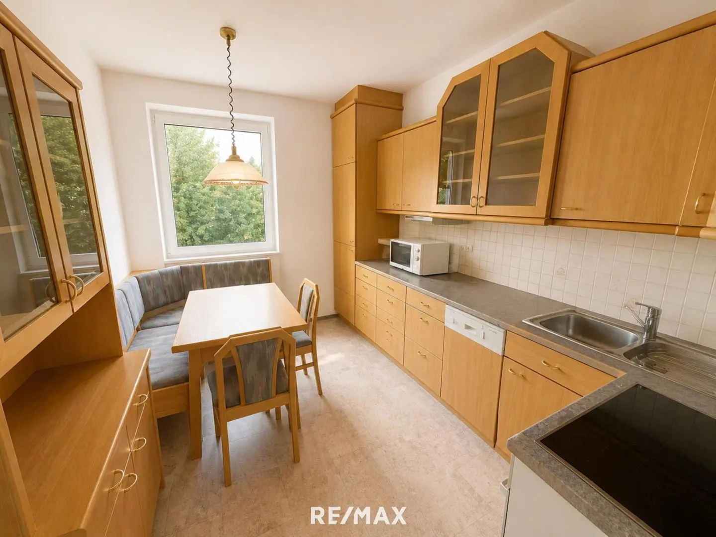 Helle Wohnung mit westseitiger Loggia und Lift