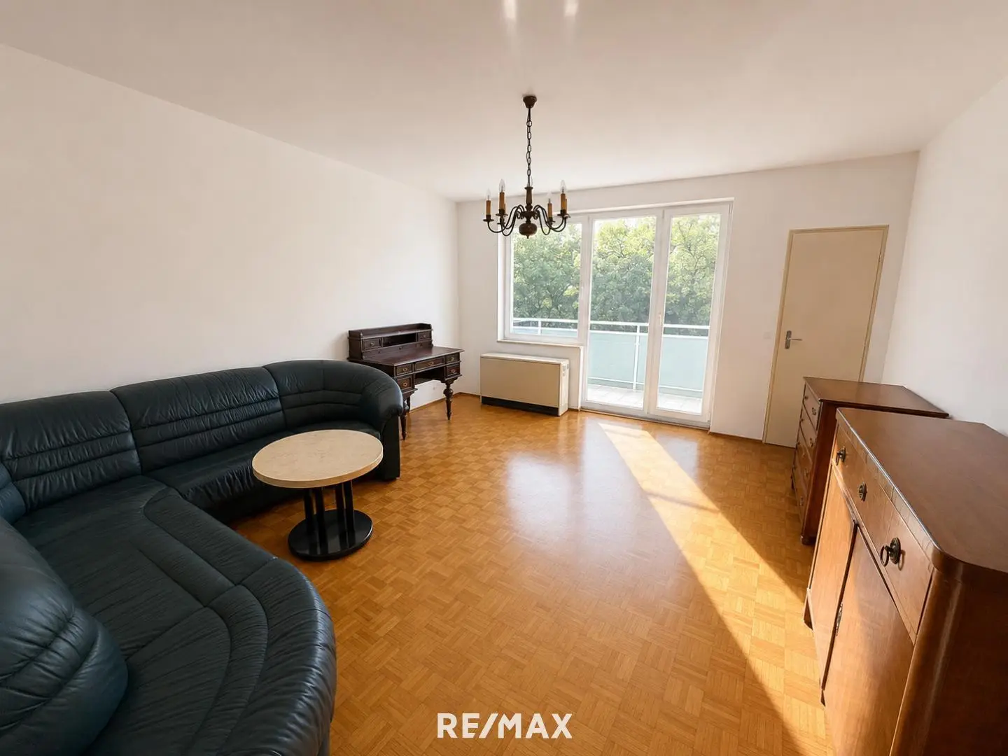Helle Wohnung mit westseitiger Loggia und Lift