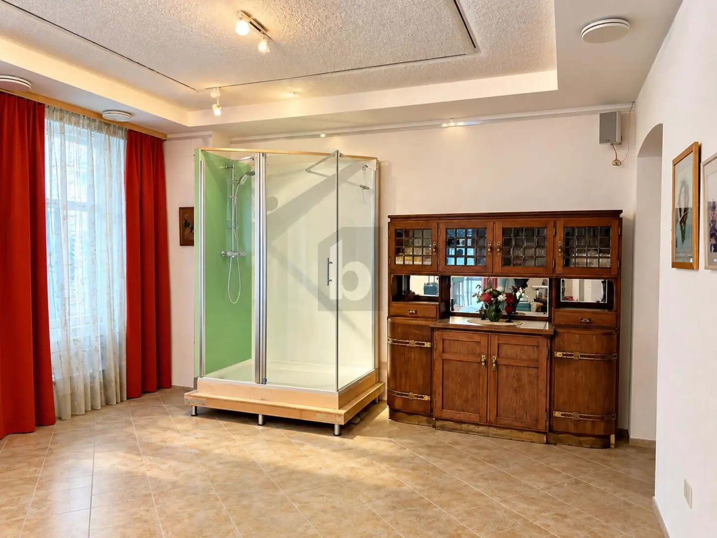 Apartment with commercial kitchen and private wine cellar