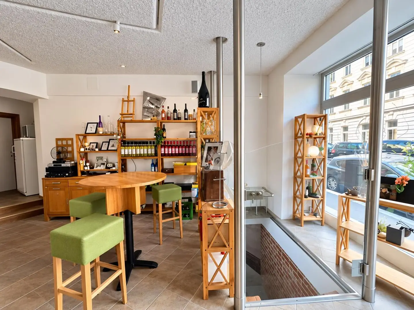 Apartment with commercial kitchen and private wine cellar