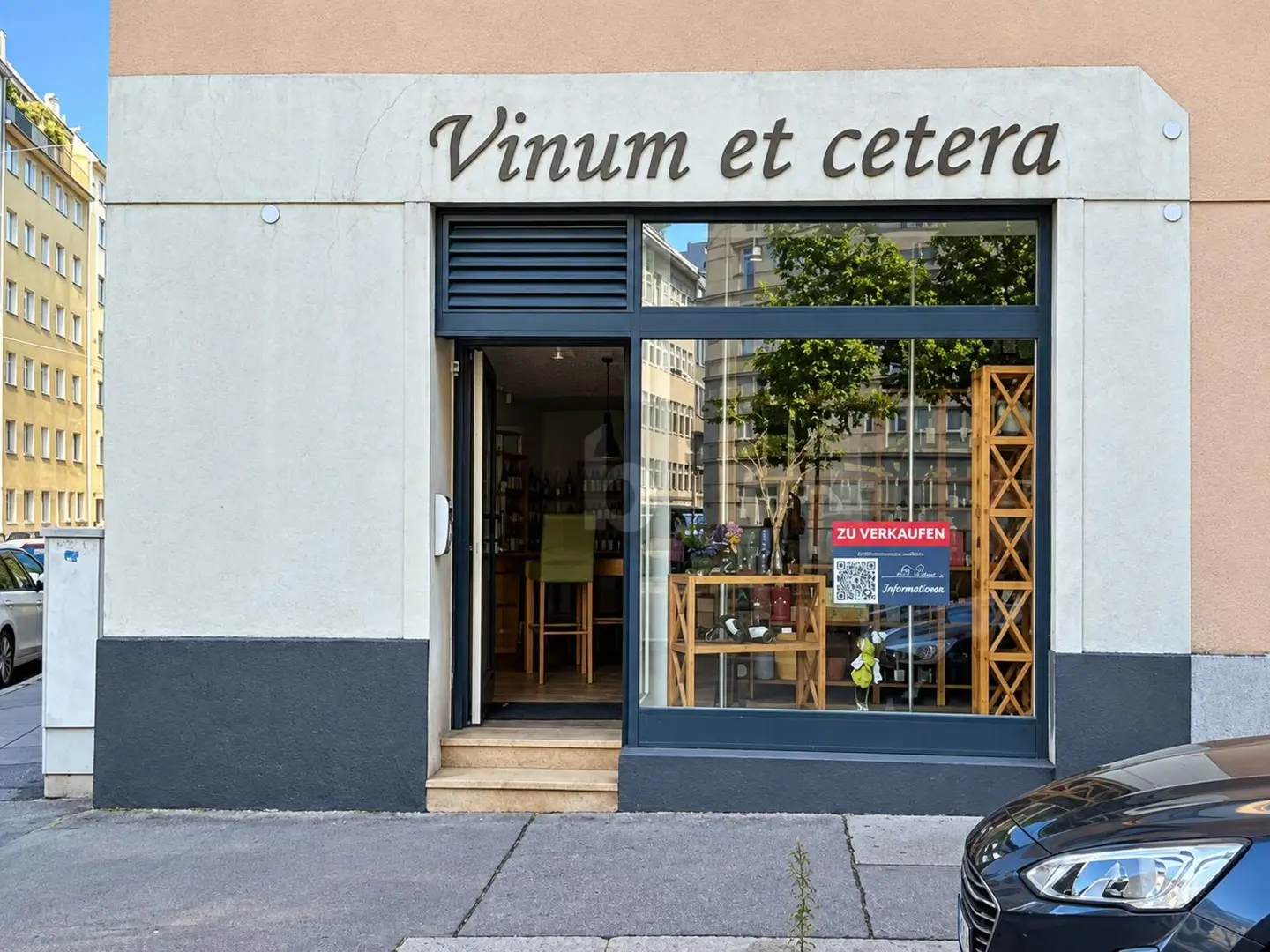 Apartment with commercial kitchen and private wine cellar