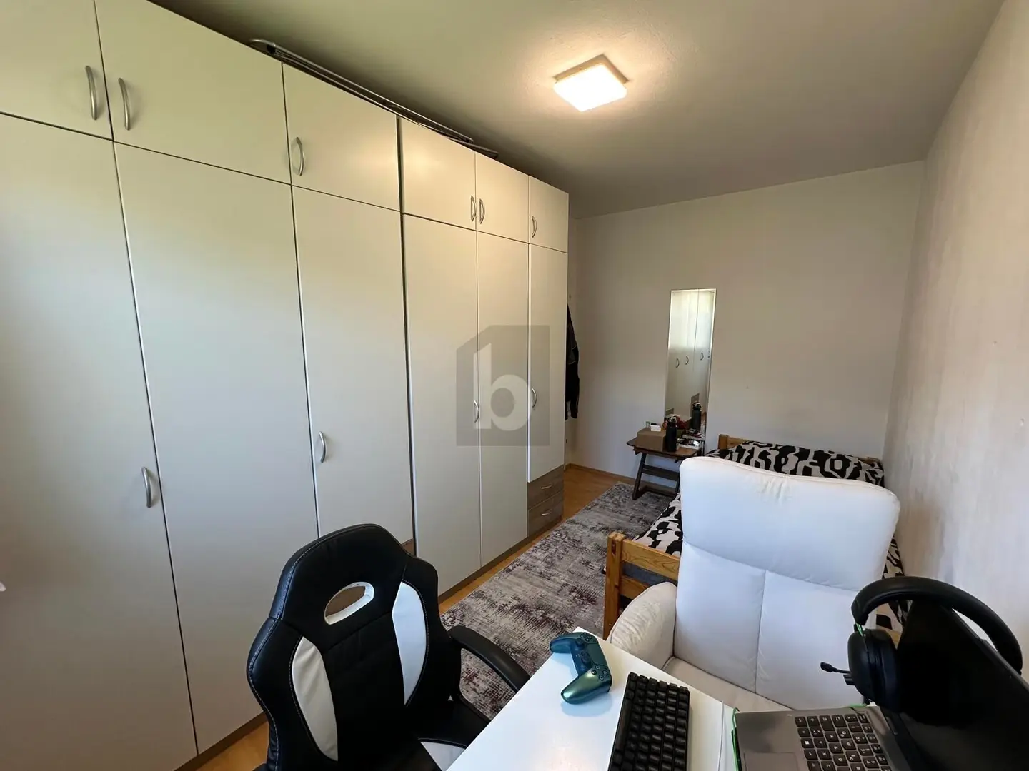 Bright Wohnung with southwest balcony and private parking