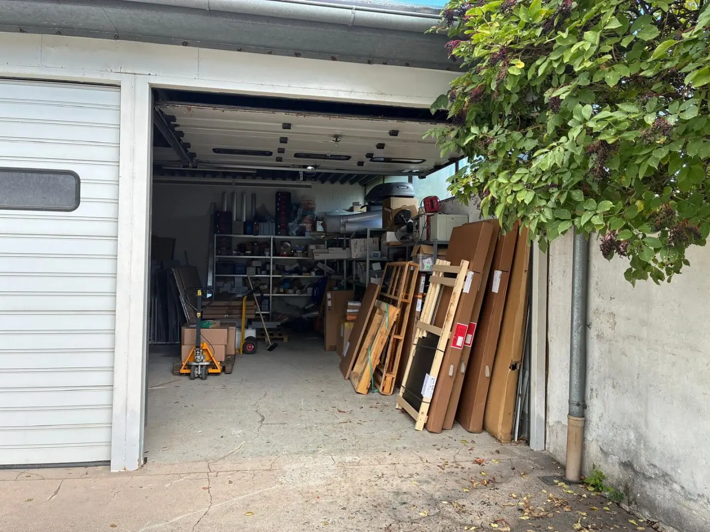 Lager und Garagenfläche zu mieten