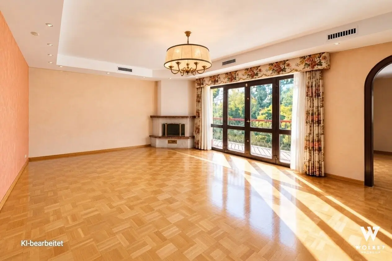 Villa with indoor pool, large private garden, double garage, near Burg Lichtenstein