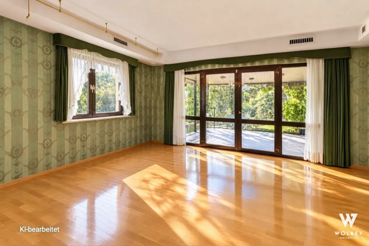 Villa with indoor pool, large private garden, double garage, near Burg Lichtenstein