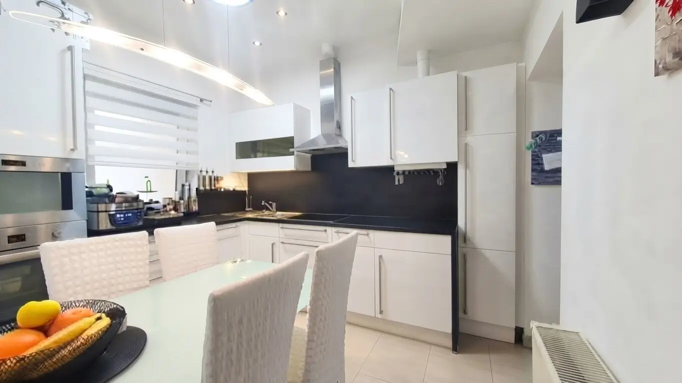 GEPFLEGTE ALTBAUWOHNUNG MIT BESONDEREM POTENZIAL ca. 44 m² | 2 Zimmer | 4. Stock | Einbauküche | Dachbodenzukauf möglich