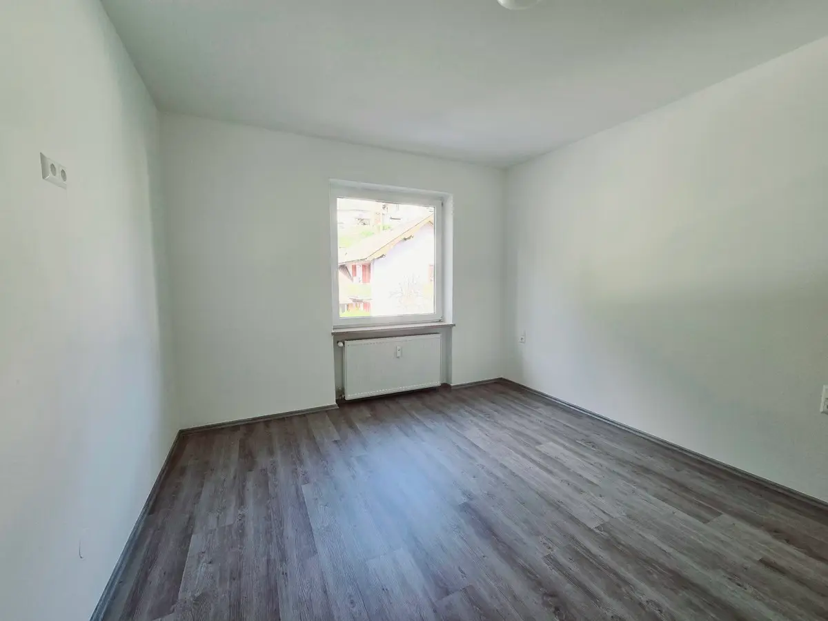 Modernisierte Wohnung mit Einbauküche und guter Anbindung