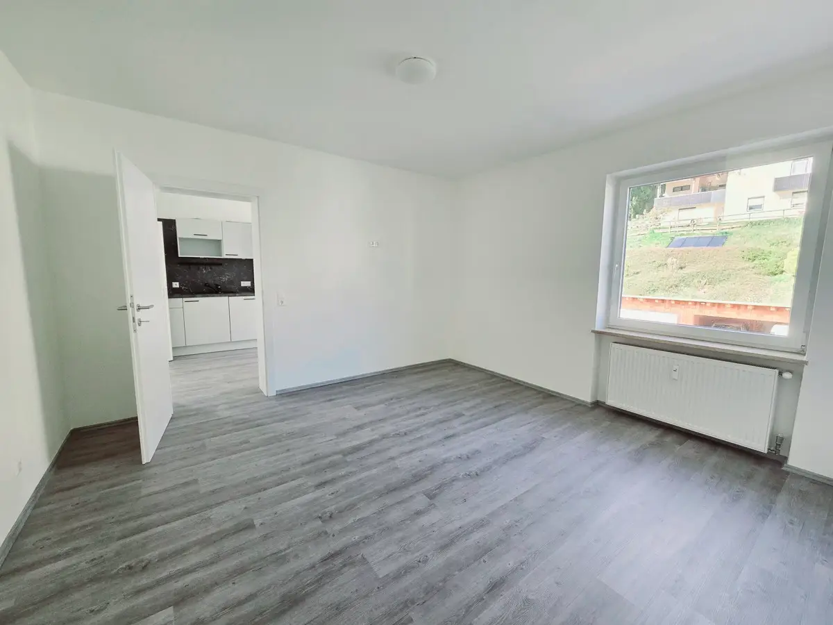 Modernisierte Wohnung mit Einbauküche und guter Anbindung