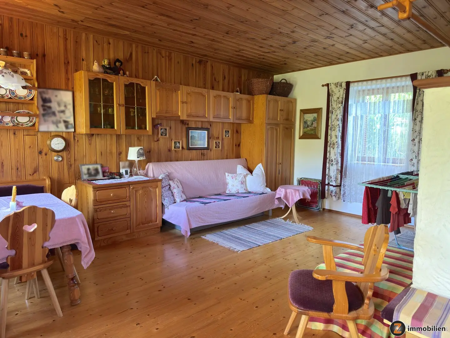 Secluded, idyllic house with large grounds and privacy