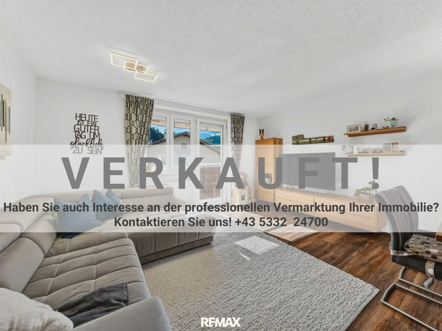 Lichtdurchflutetes Familienglück mit Bergpanorama: Modernisierte 4-Zimmer-Wohnung mit 2 Balkonen &amp; Parkplatz zu kaufen