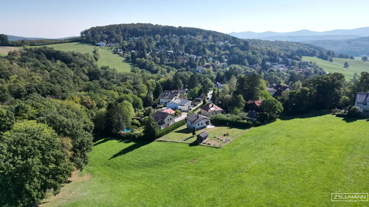 Ruhepol mit Weitblick: 1.354 m² Eigengrund am Wienerwald! | ZELLMANN IMMOBILIEN