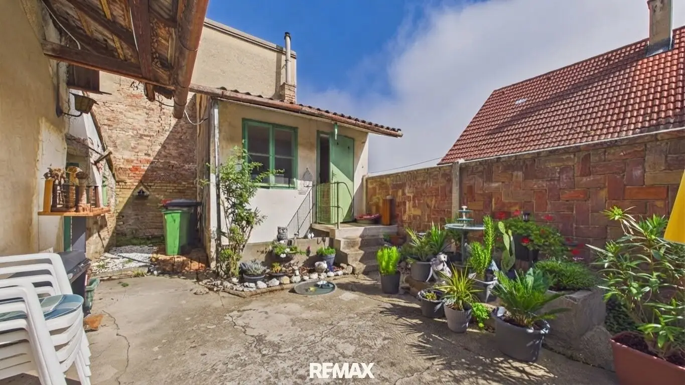 2-room house in need of renovation in Drösing