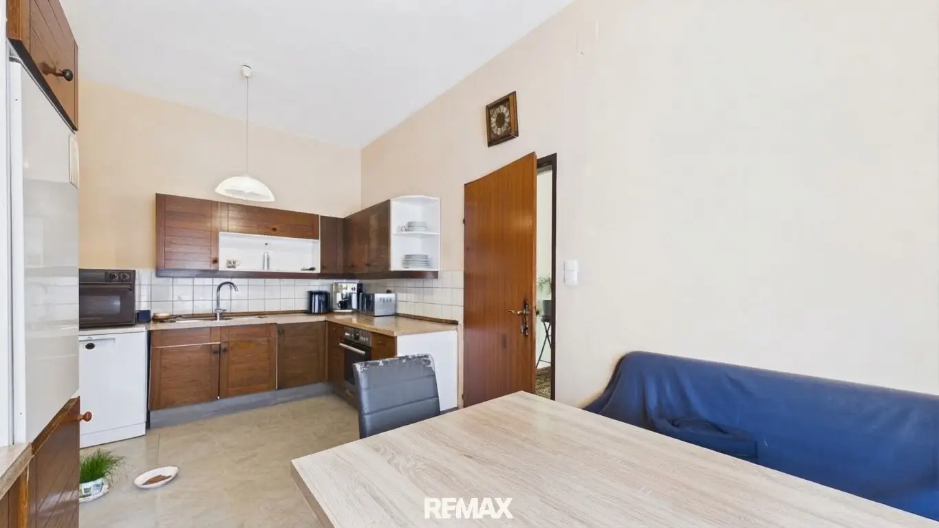 2-room house in need of renovation in Drösing