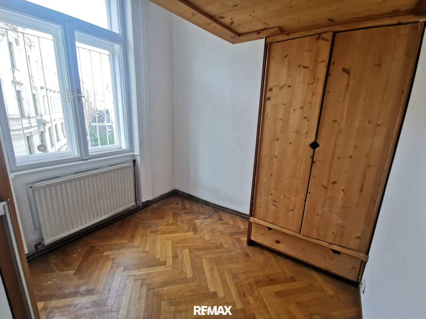 Mögliches Paradies > verschiedenste Umbaumöglichkeiten > sanierungsbedürftige 4 Zimmer plus in guter Lage des 6..