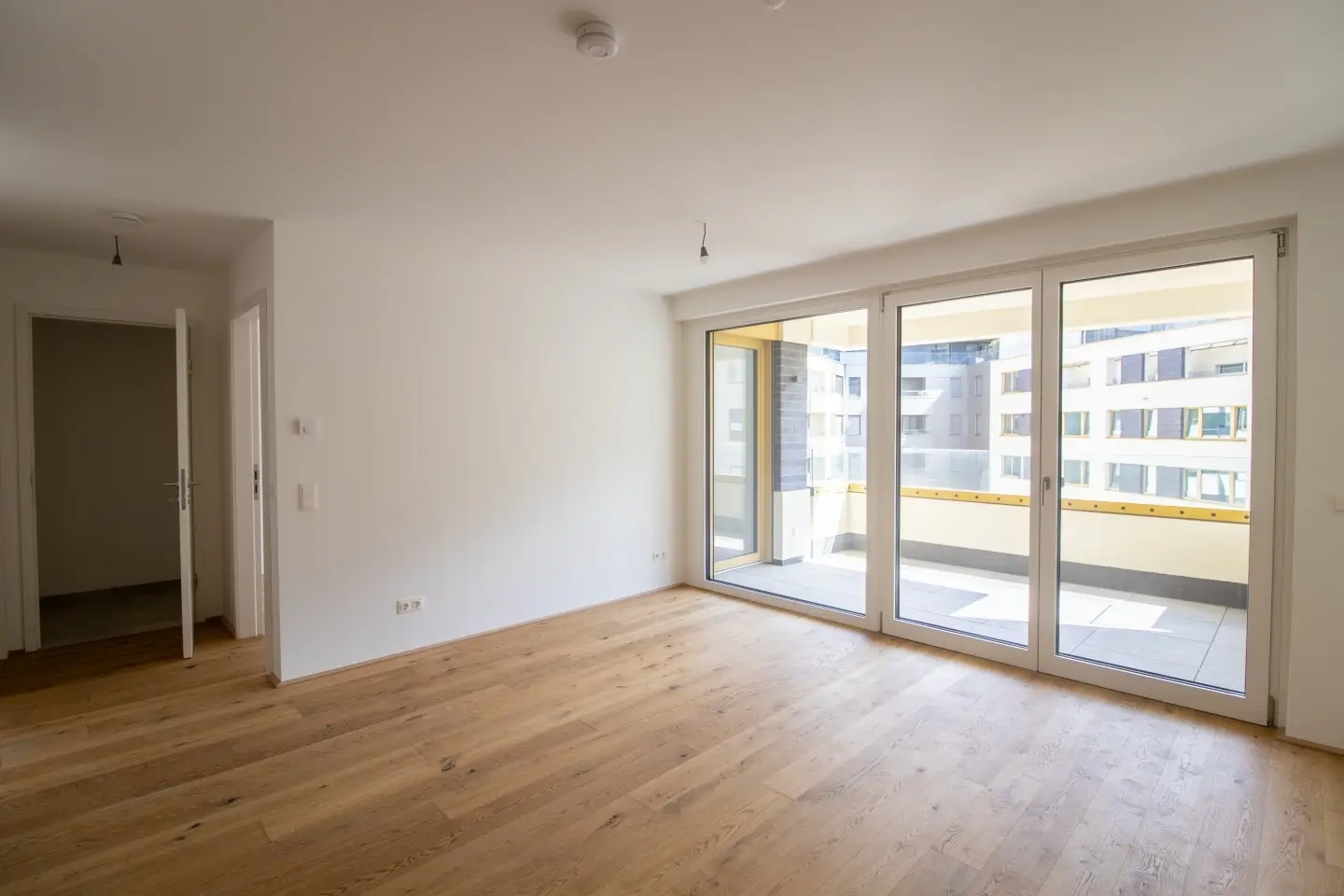 Bright Wohnung with loggia near main station