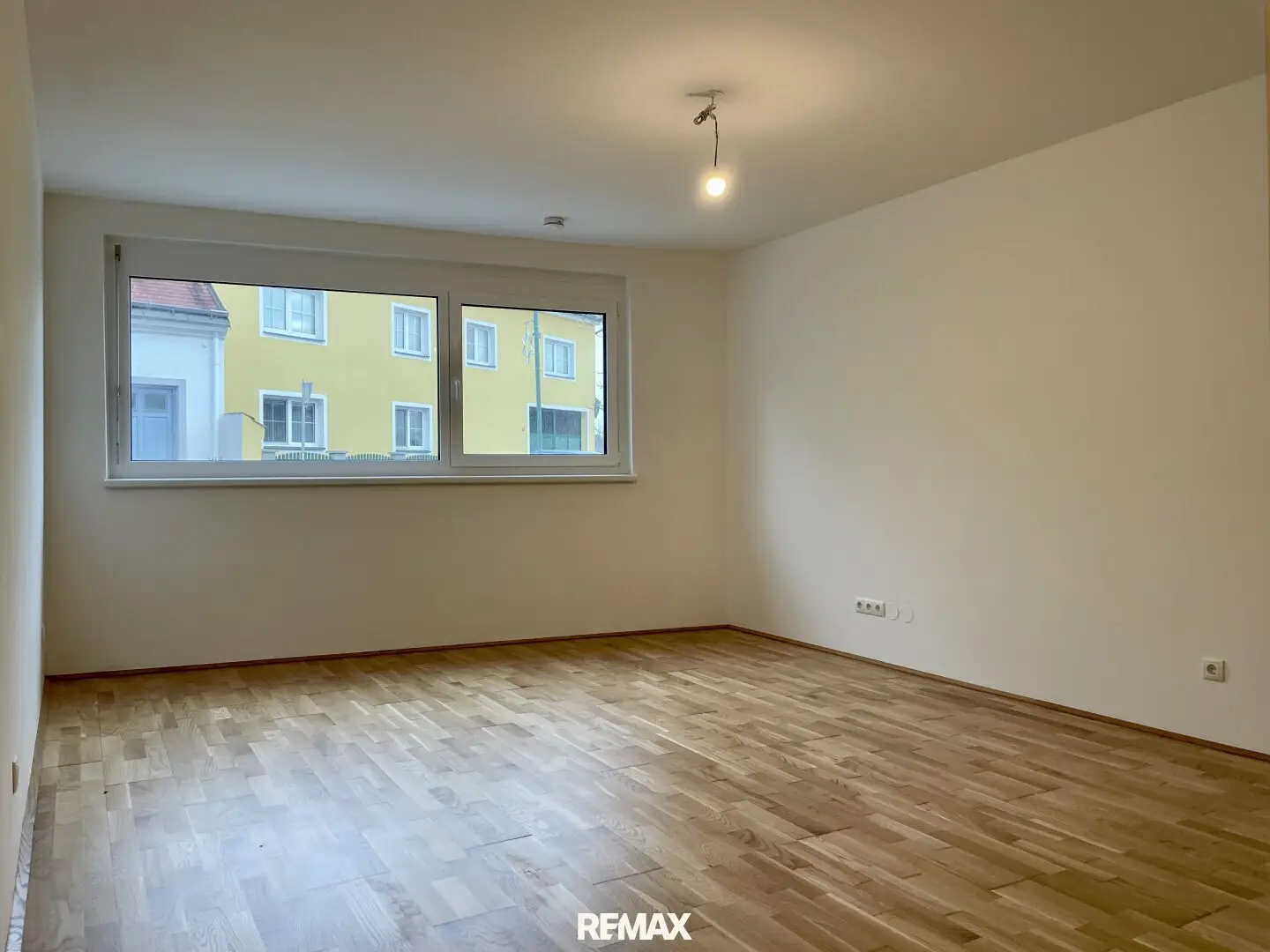 Bergluft - Bright 1-room apartment with garage parking space in Winzendorf for sale!