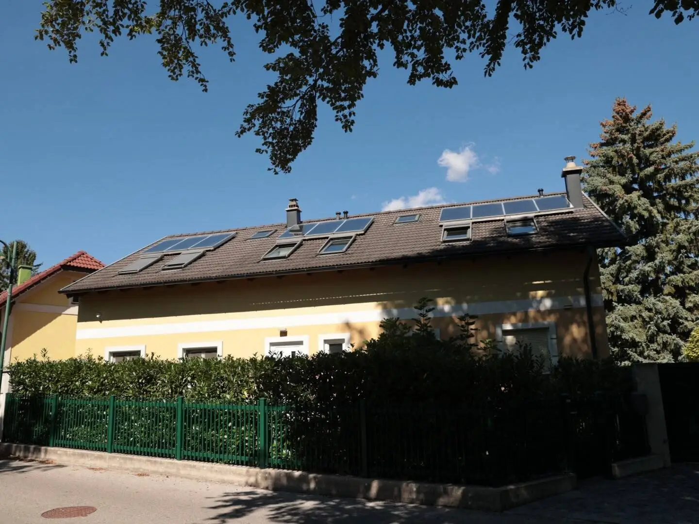 Ihr Zuhause im Bezirk Baden – ruhig, sicher, modern und bestens mit Wien verbunden