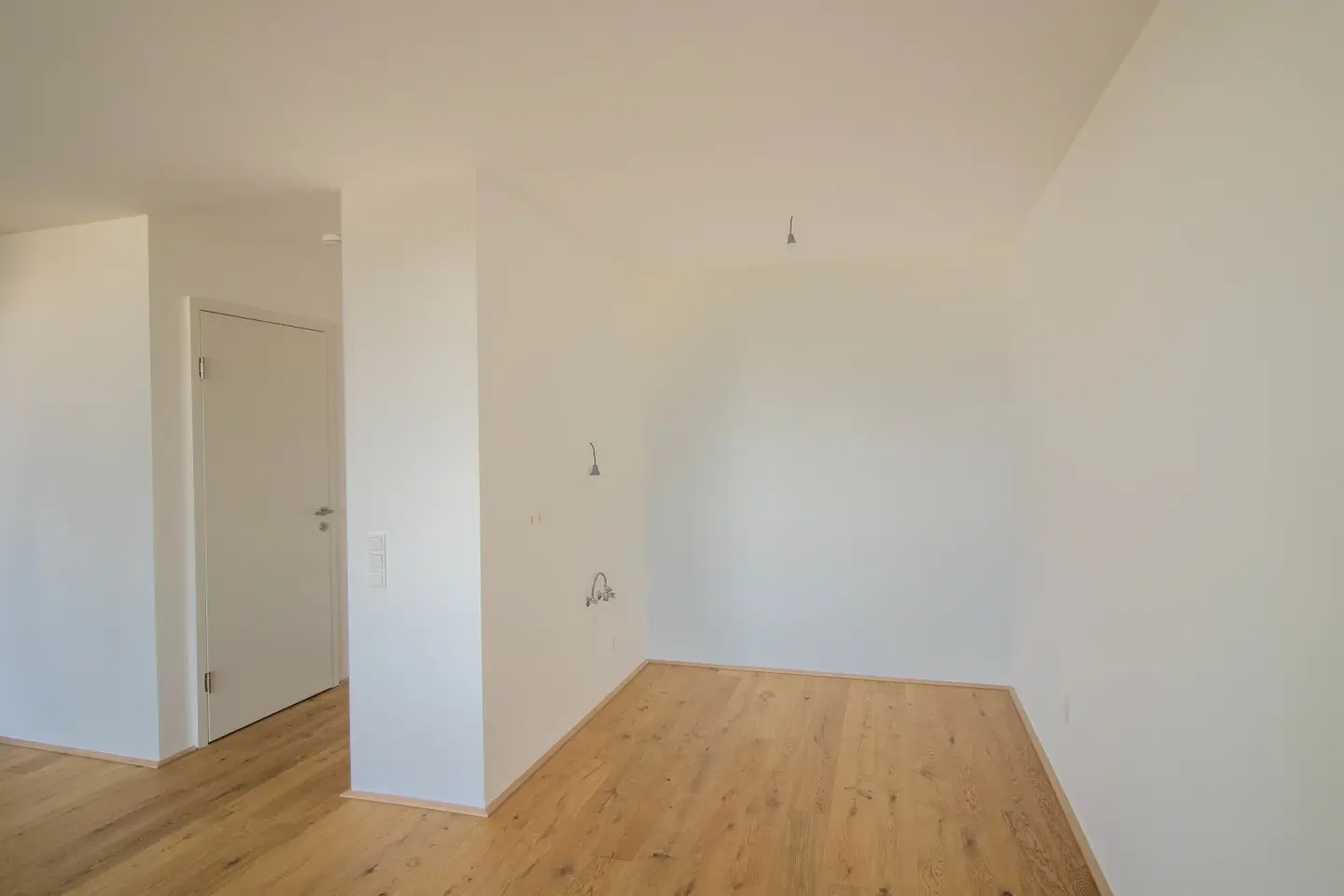 Newly completed Wohnung with outdoor space and bright rooms