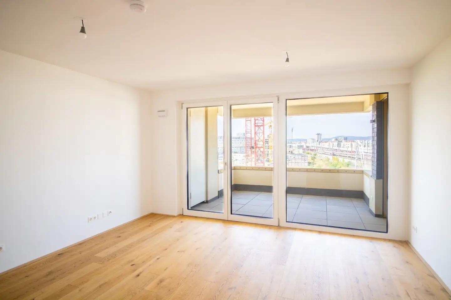 Newly completed Wohnung with outdoor space and bright rooms
