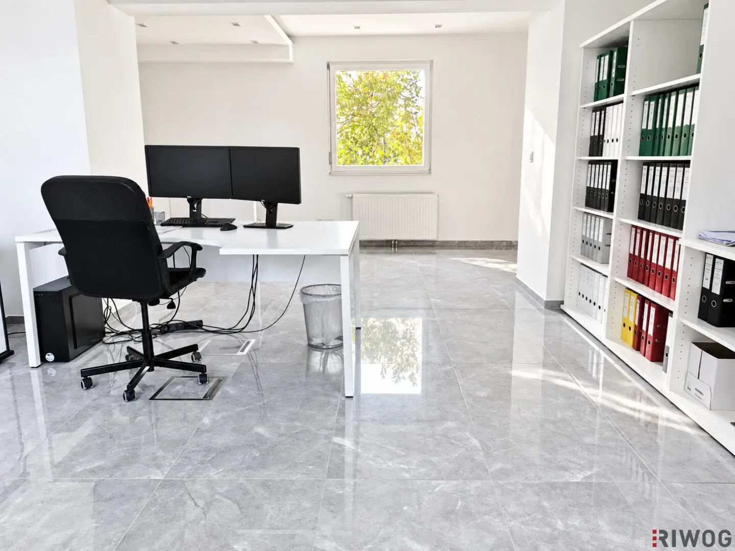 Topsaniertes 99m² EG-Büro mit eigenem Vorgarten | Moderne Ausstattung inkl. Teeküche und Klima