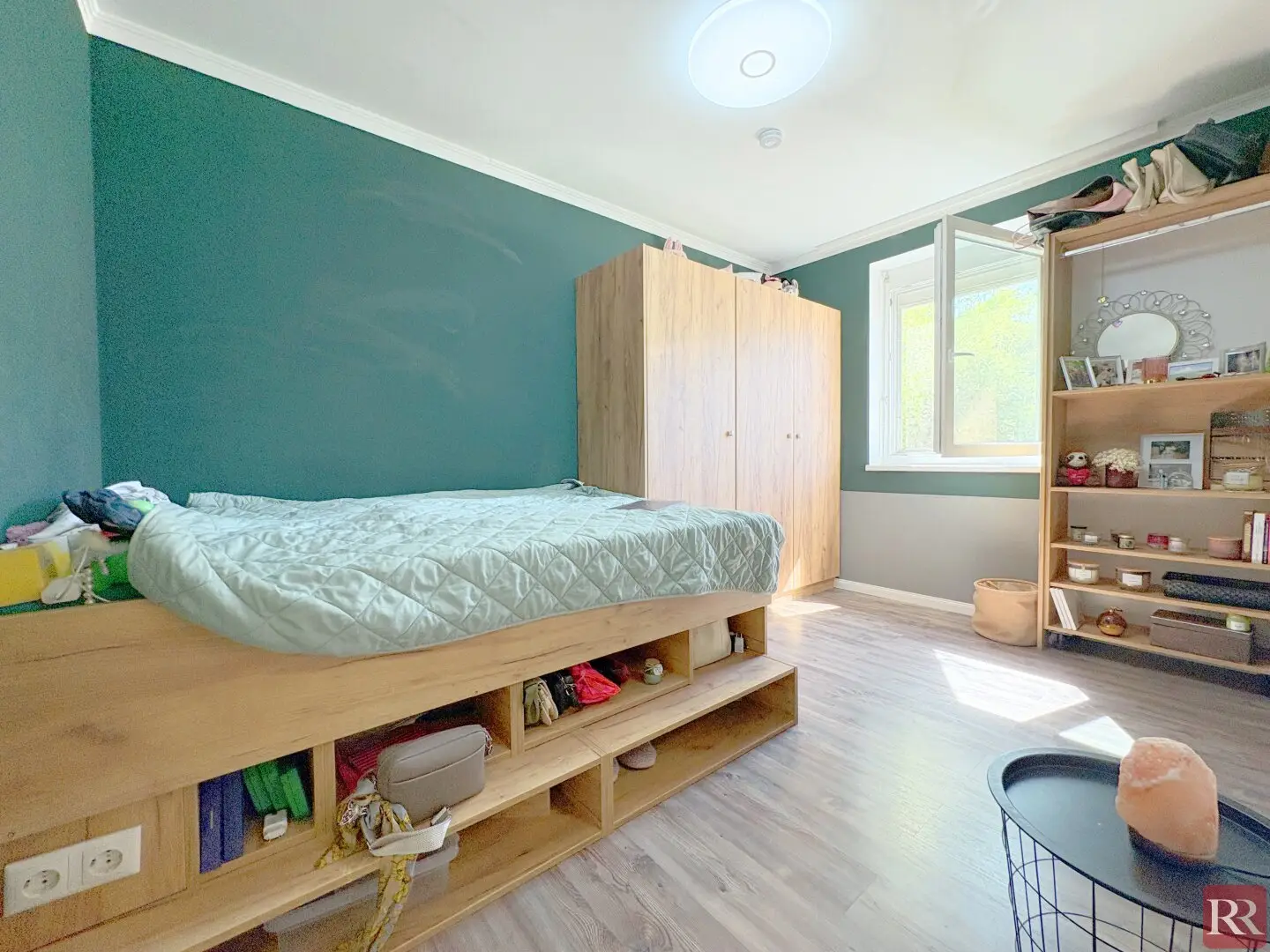 Moderne Dreizimmerwohnung mit Garten und zwei Parkplätzen, Badebiotop