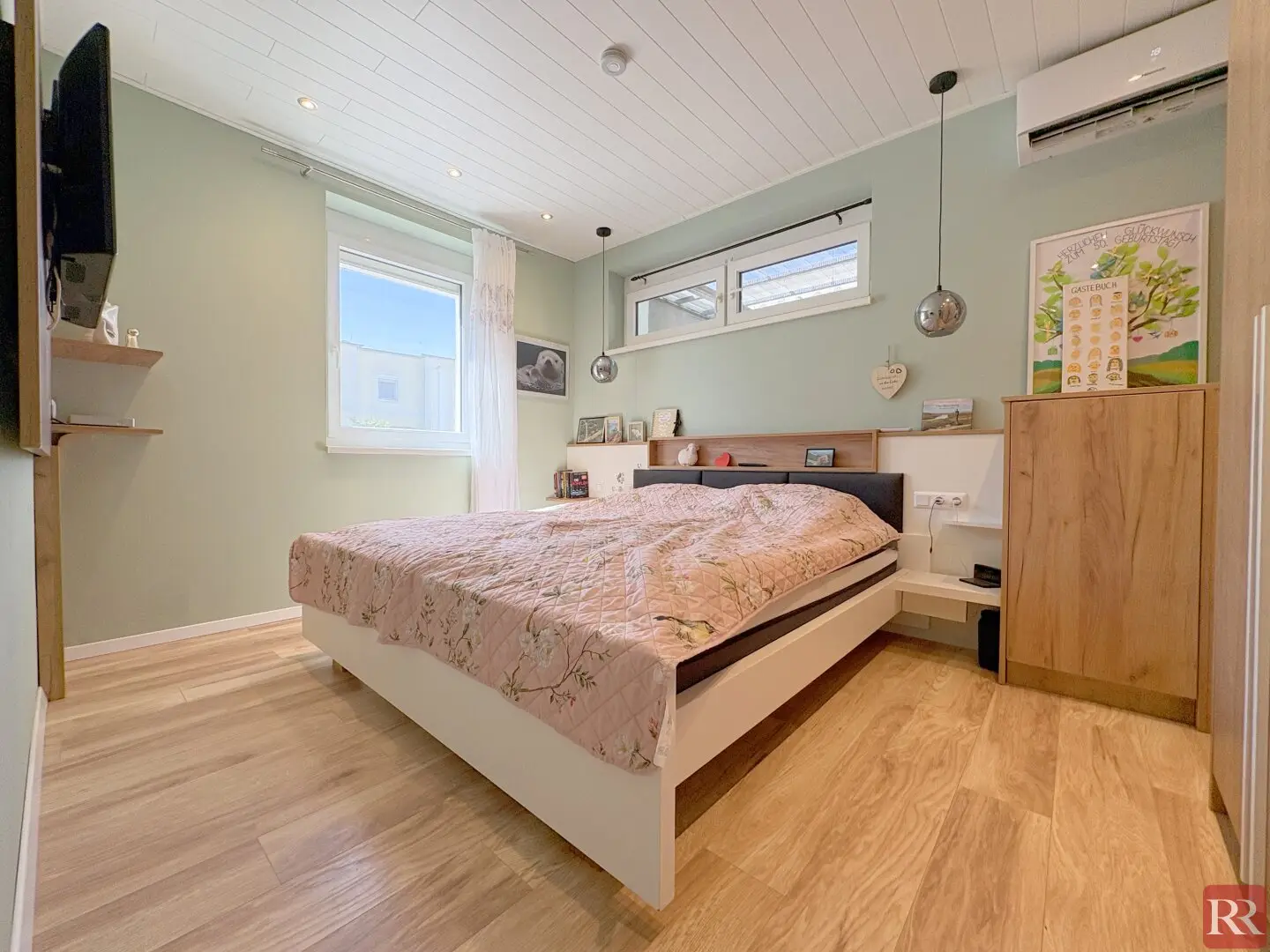 Moderne Dreizimmerwohnung mit Garten und zwei Parkplätzen, Badebiotop