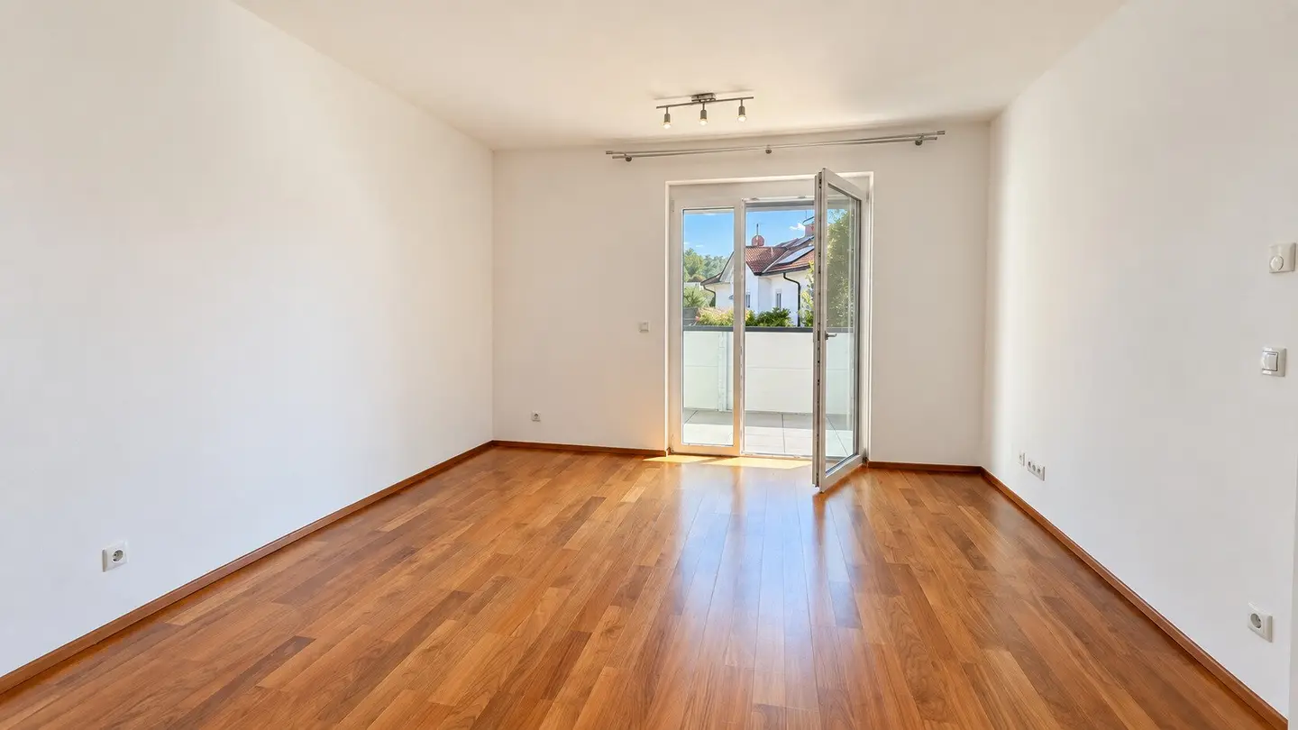 Erstbezug nach Sanierung! Helle 2-Zimmer-Wohnung mit 14 m² Terrasse in traumhafter Lage