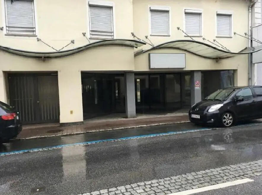 Spacious office space 889m² in Leibnitz – flexible, well maintained and with spacious showroom Commission-free
