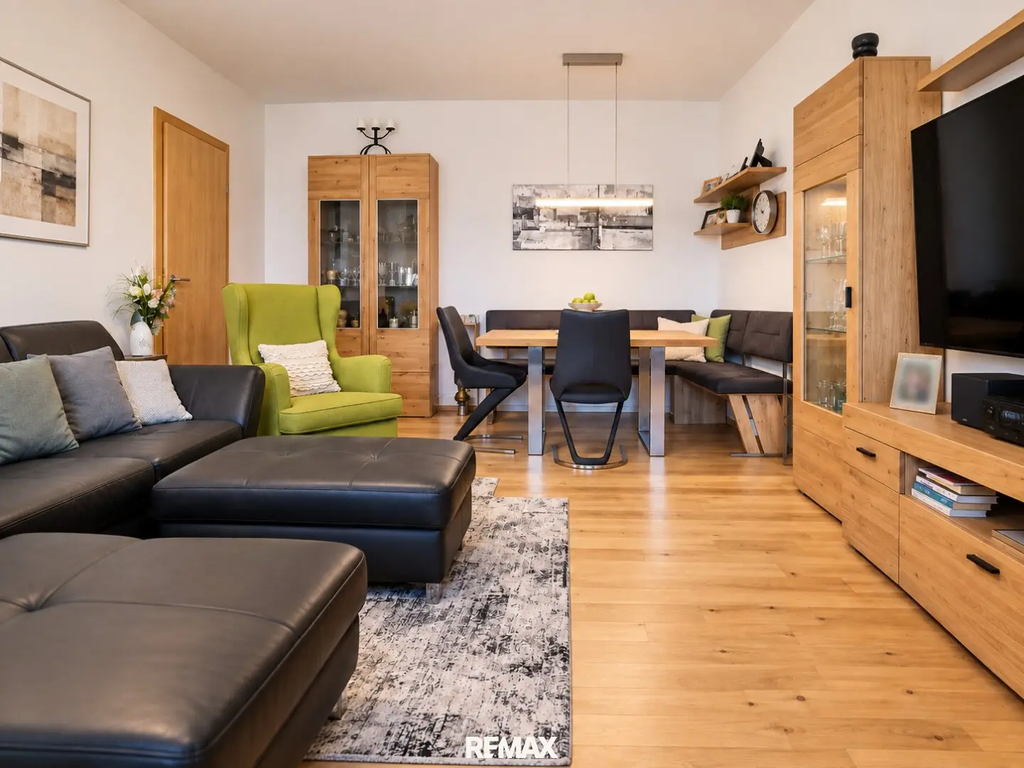 Well-kept, fully furnished apartment with garage, elevator and glazed loggia in Enns