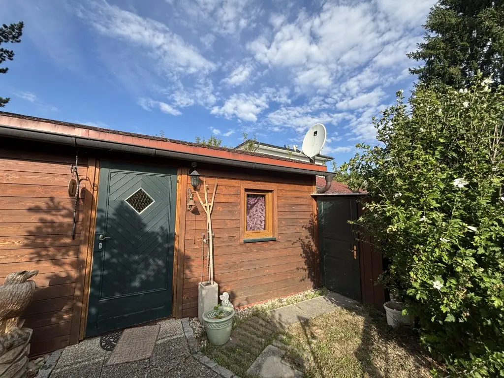Holiday apartment in the garden with sauna and conservatory
