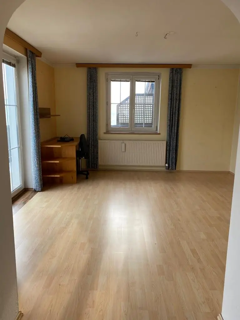 Quiet apartment with balcony and parking space