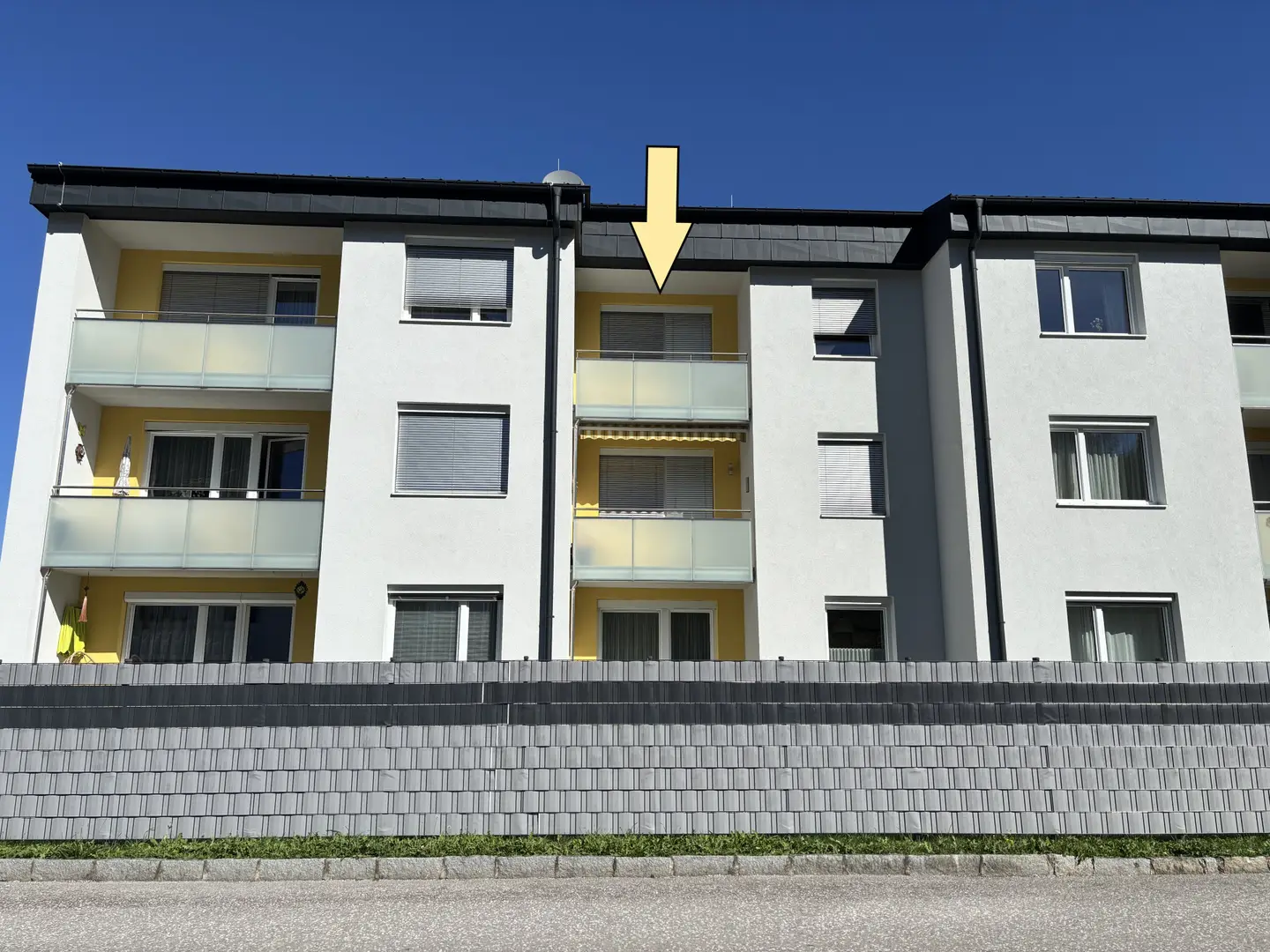 Bright Wohnung near town center with south facing loggia