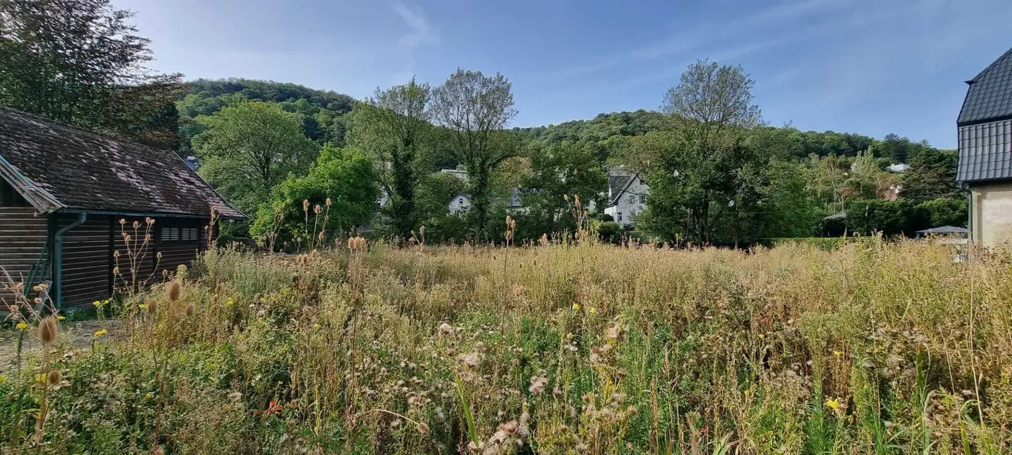 Building plot for 12 apartments with great connections and very good infrastructure