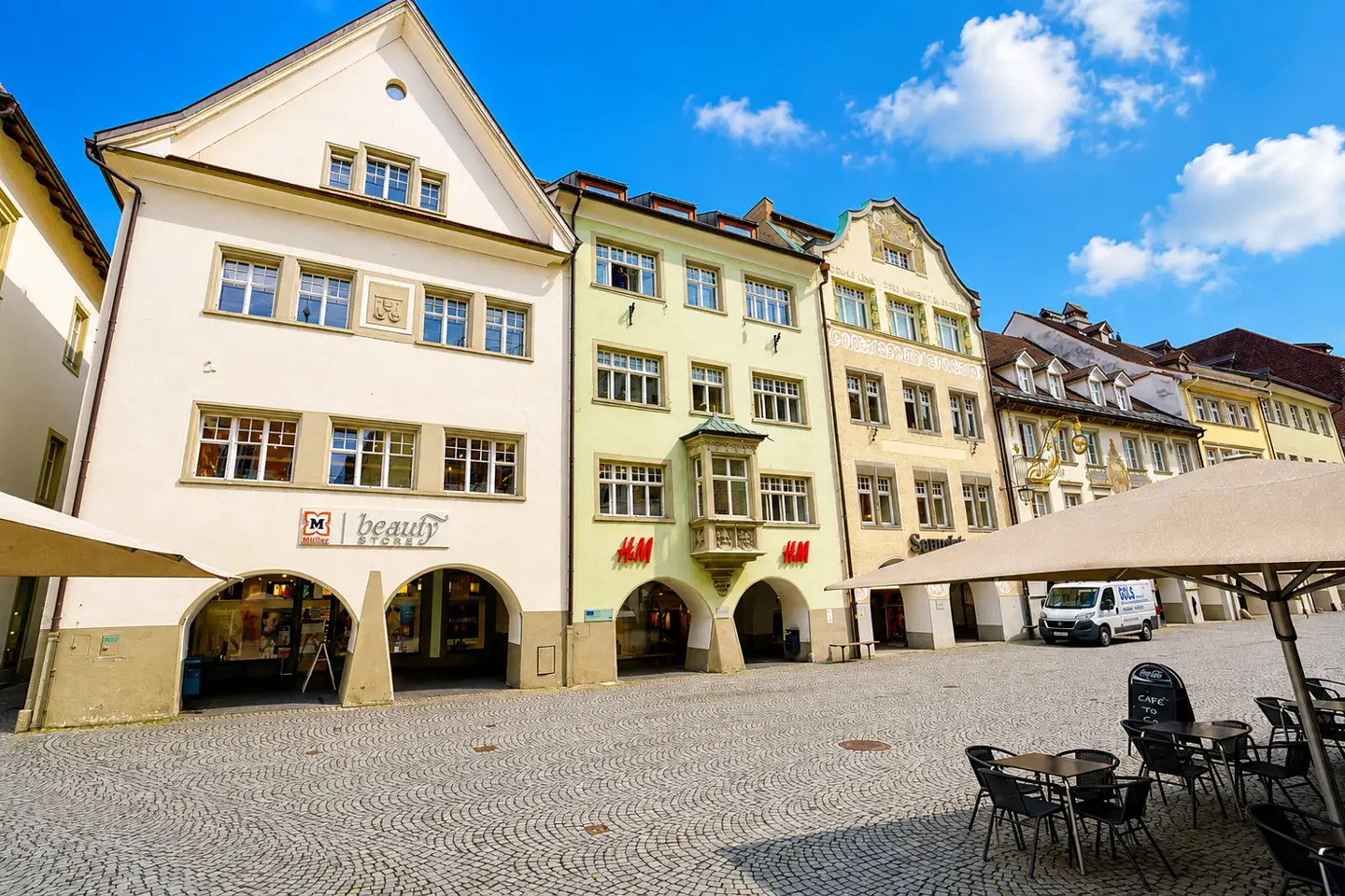 Helle Wohnung mit Balkon und Tiefgarage in Innenstadtlage