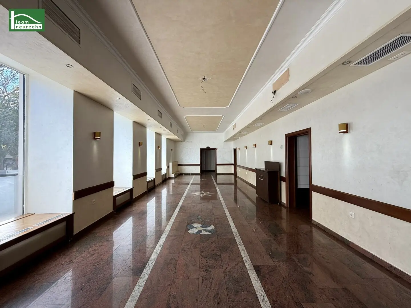 TOP CORNER LOCATION ON THE GÜRTEL – Spacious restaurant with approx. 207 m² and high visibility