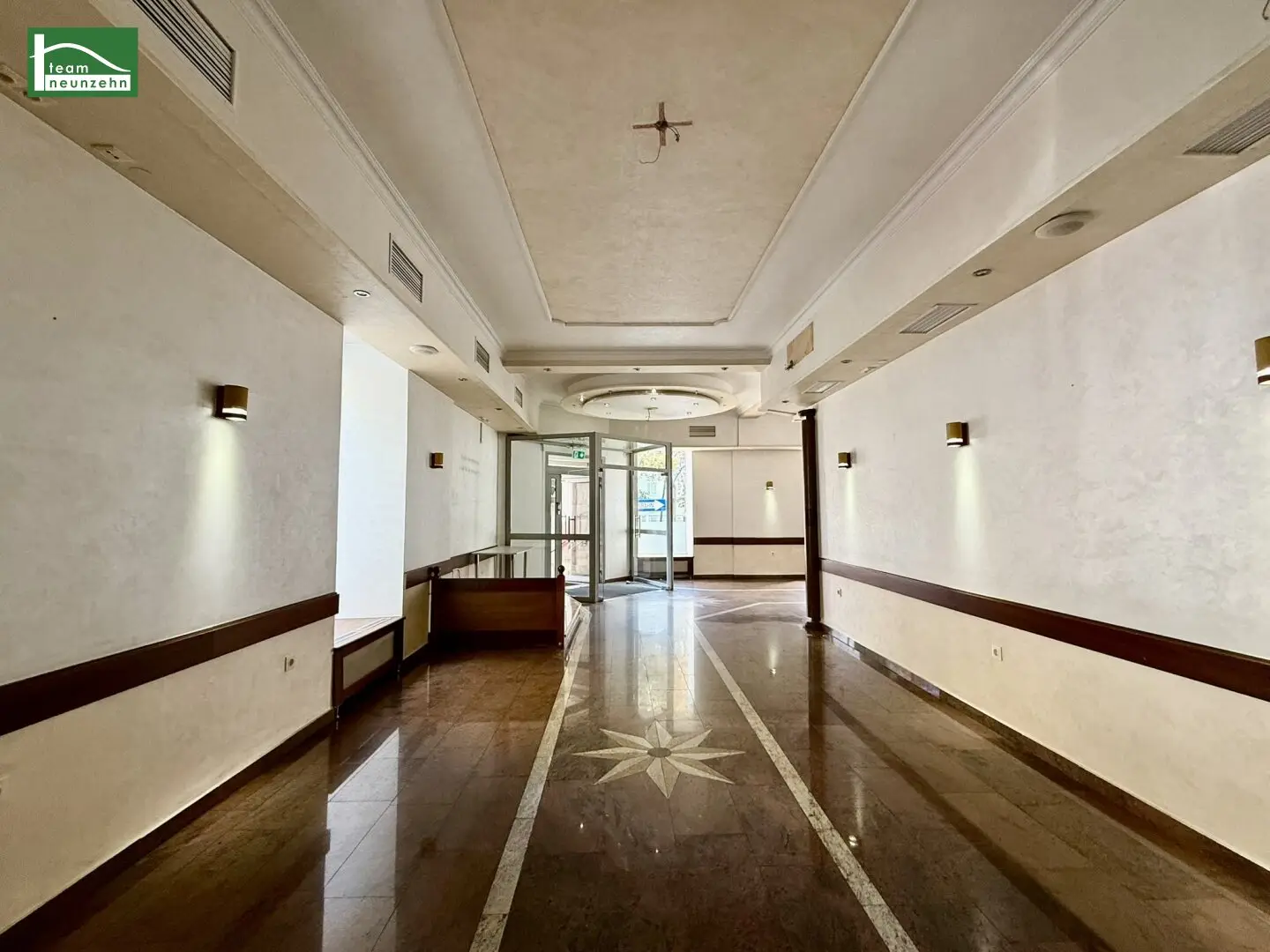 TOP CORNER LOCATION ON THE GÜRTEL – Spacious restaurant with approx. 207 m² and high visibility