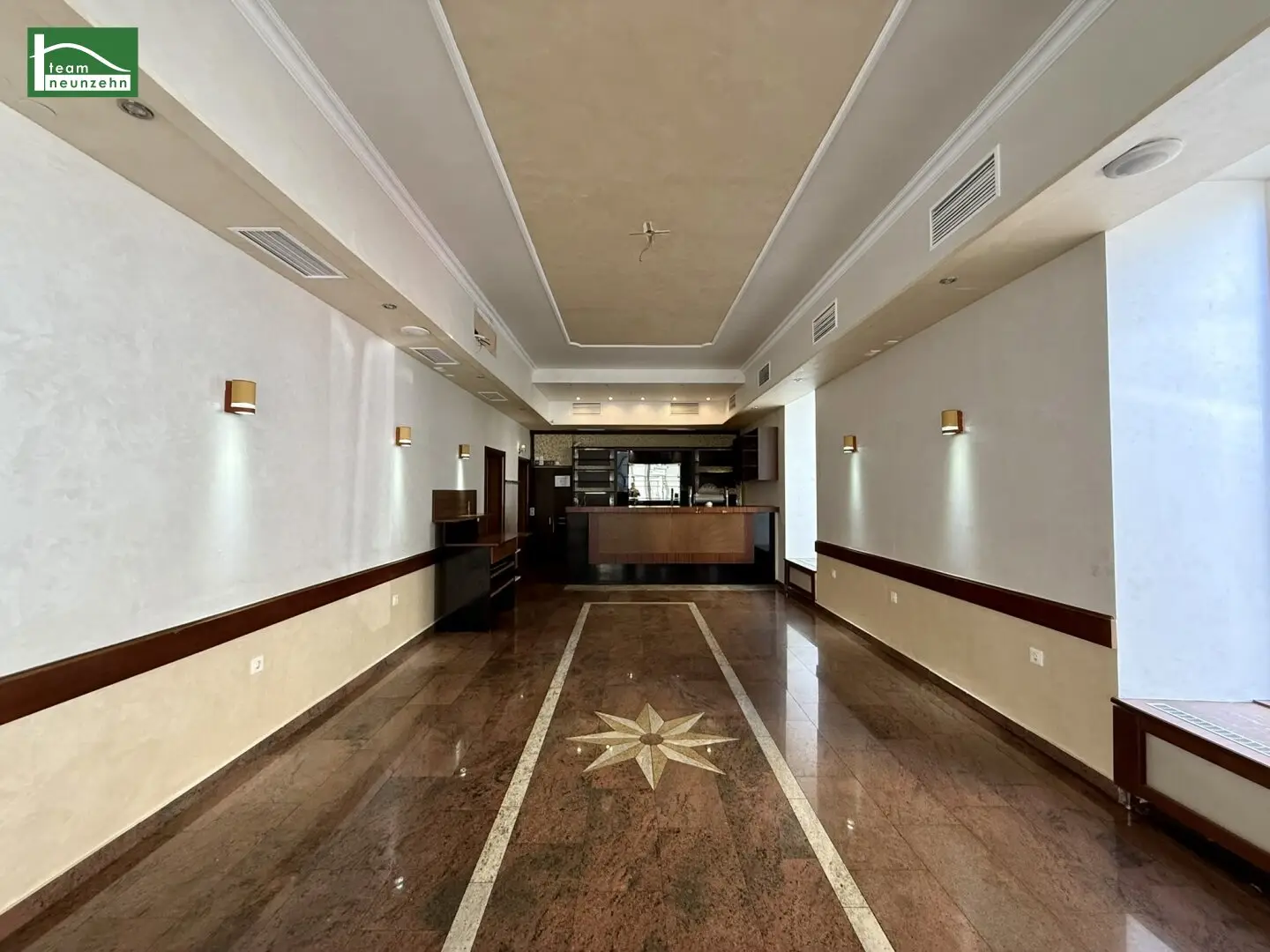 TOP CORNER LOCATION ON THE GÜRTEL – Spacious restaurant with approx. 207 m² and high visibility