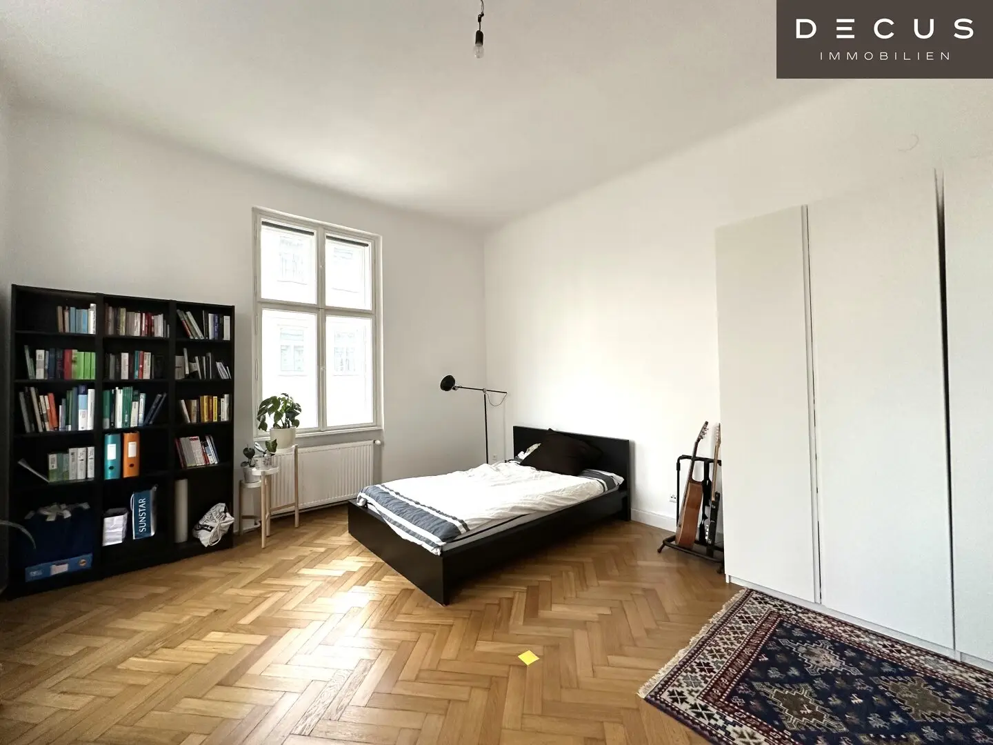 Near AKH | Open-ended | 2-room period apartment 68 m² | Top quiet location | Fitted kitchen | 3rd floor with elevator | U4 U6 | Available 01.01.2027